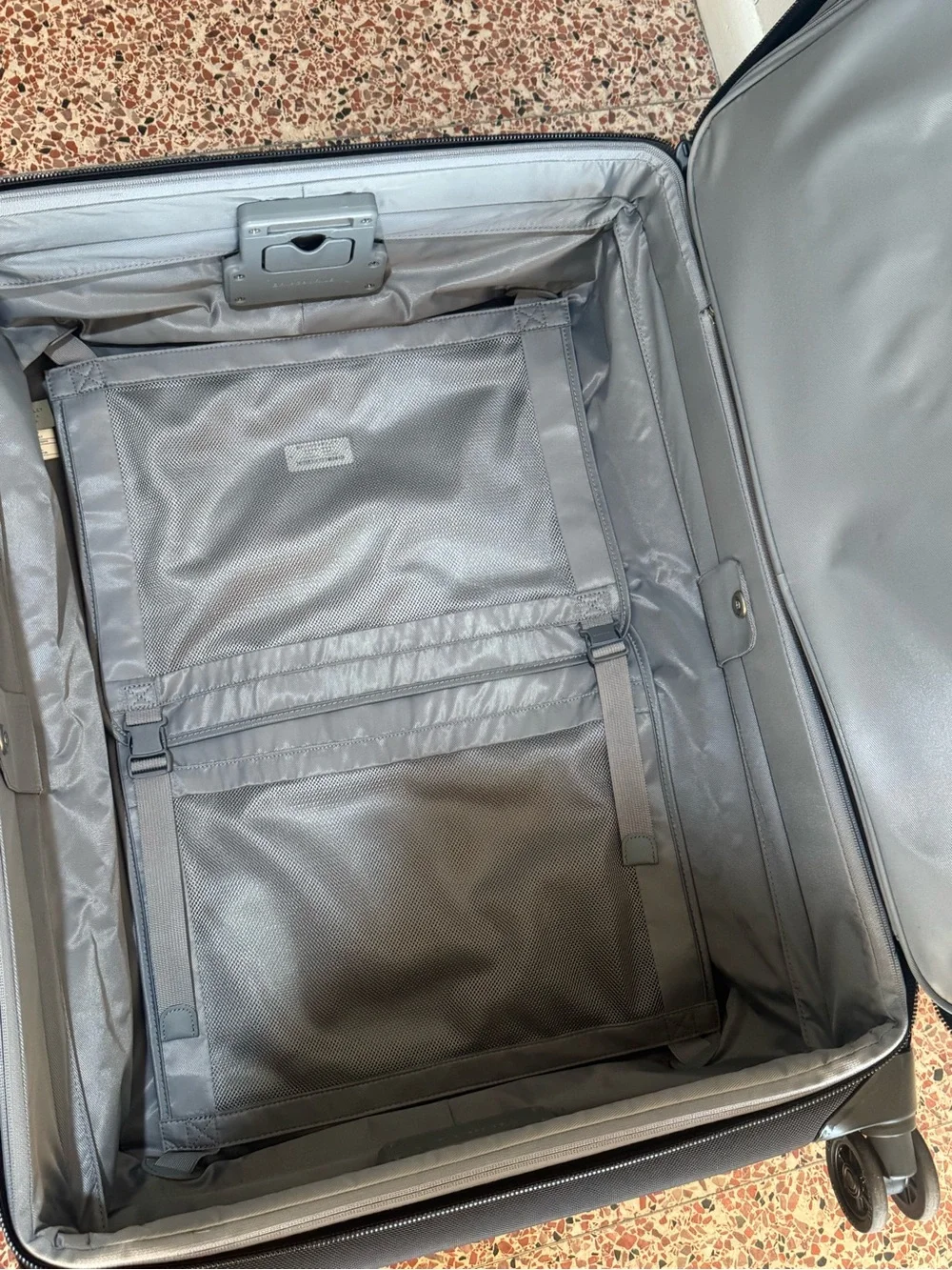 Briggs & Riley Black Rolling Check-On Suitcase Baseline Spinner u128cxsp-4 Large